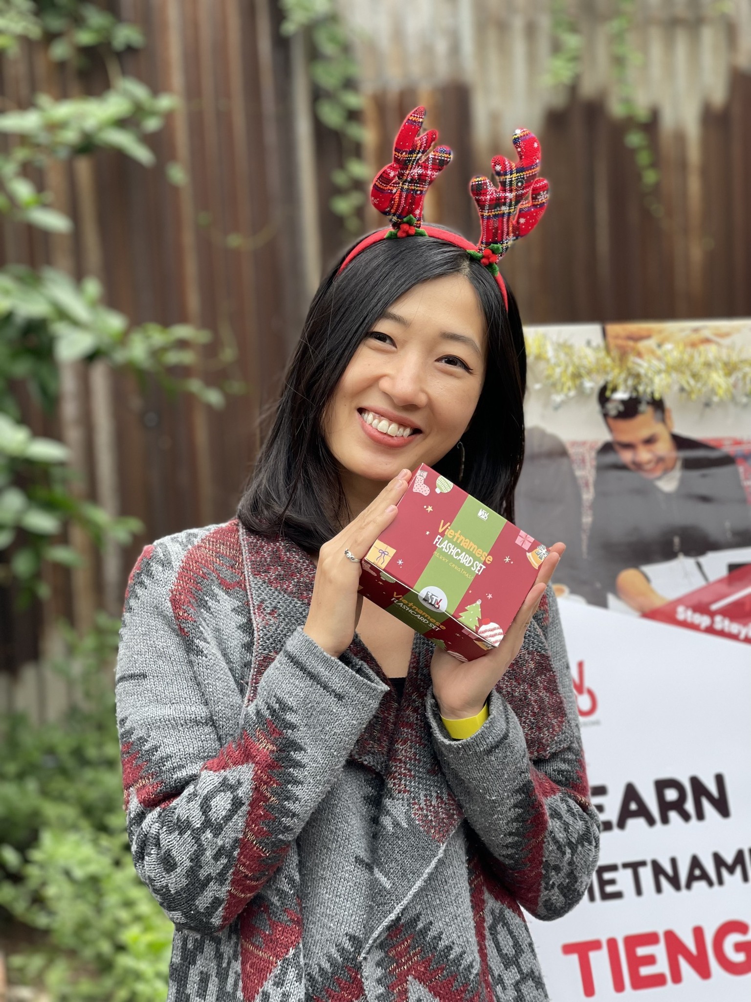 Special Xmas Gift Set of 5 Vietnamese Flashcards 17 TVO's Founder - Lan Nguyen with our Xmas gift set