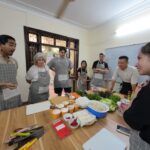 Reminiscing Bụi Phấn and Vietnamese Teachers' Day 6 Vietnamese people